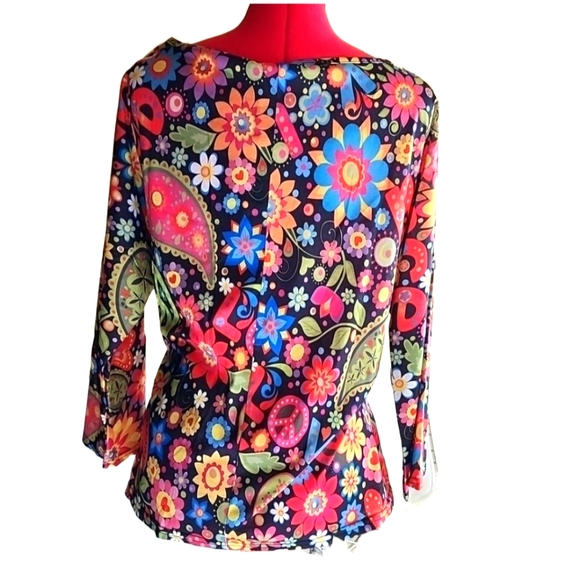 SUPER FUN PEACE & LOVE V-NECK TOP!!! NWT! - Picture 2 of 3